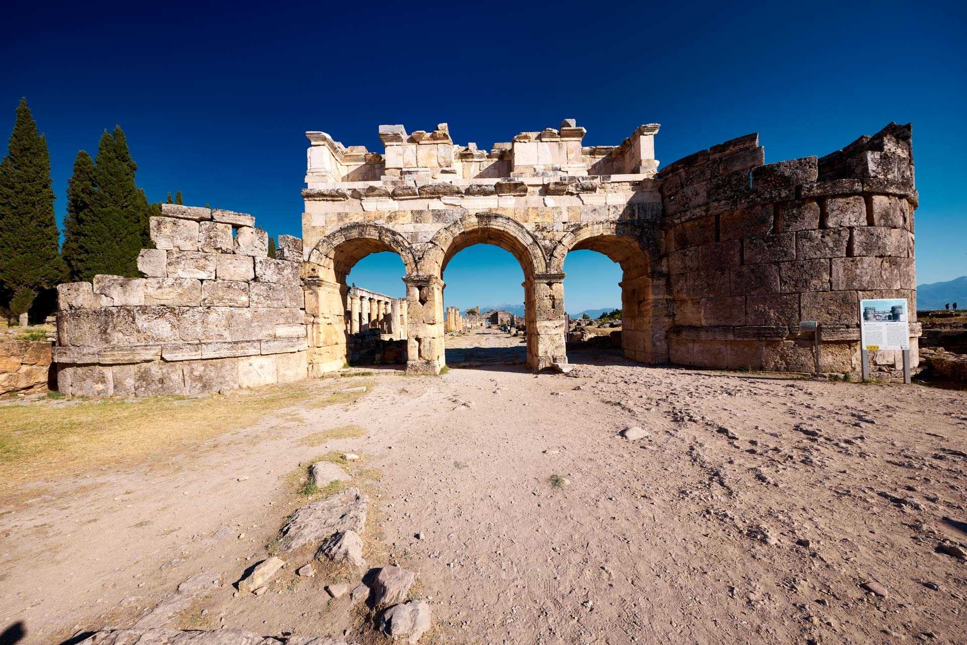 Arco di Domiziano, Hierapolis, Denizli