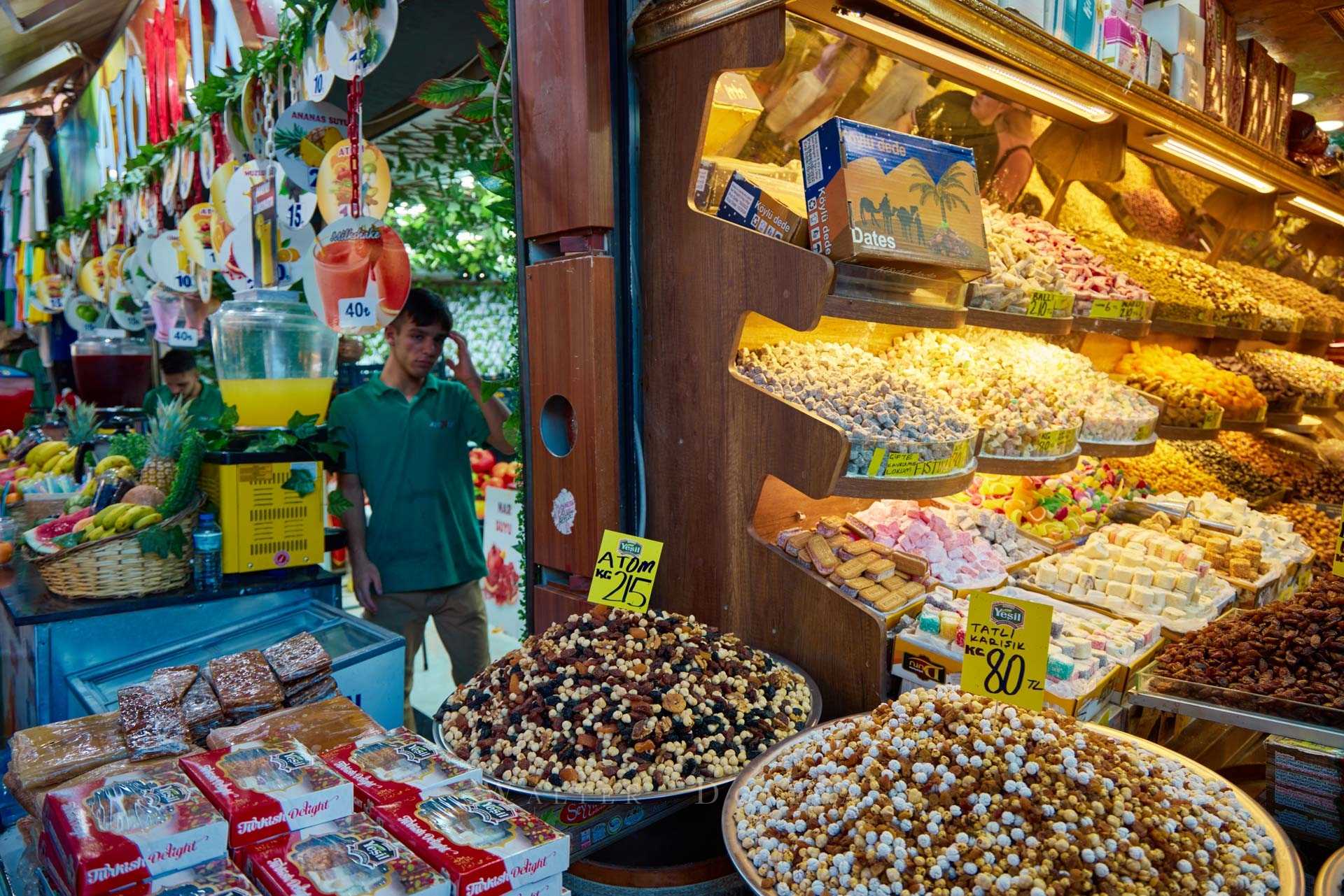 Kemeraltı Çarşısı (Bazar di Kemeraltı), Konak - İzmir