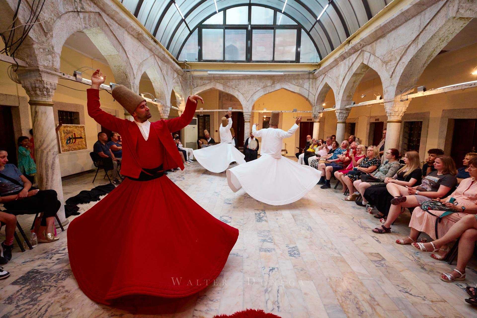 Dervisci Rotanti presso la Kızlarağa Medresesi, Fatih - Alemdar Mh., Istanbul