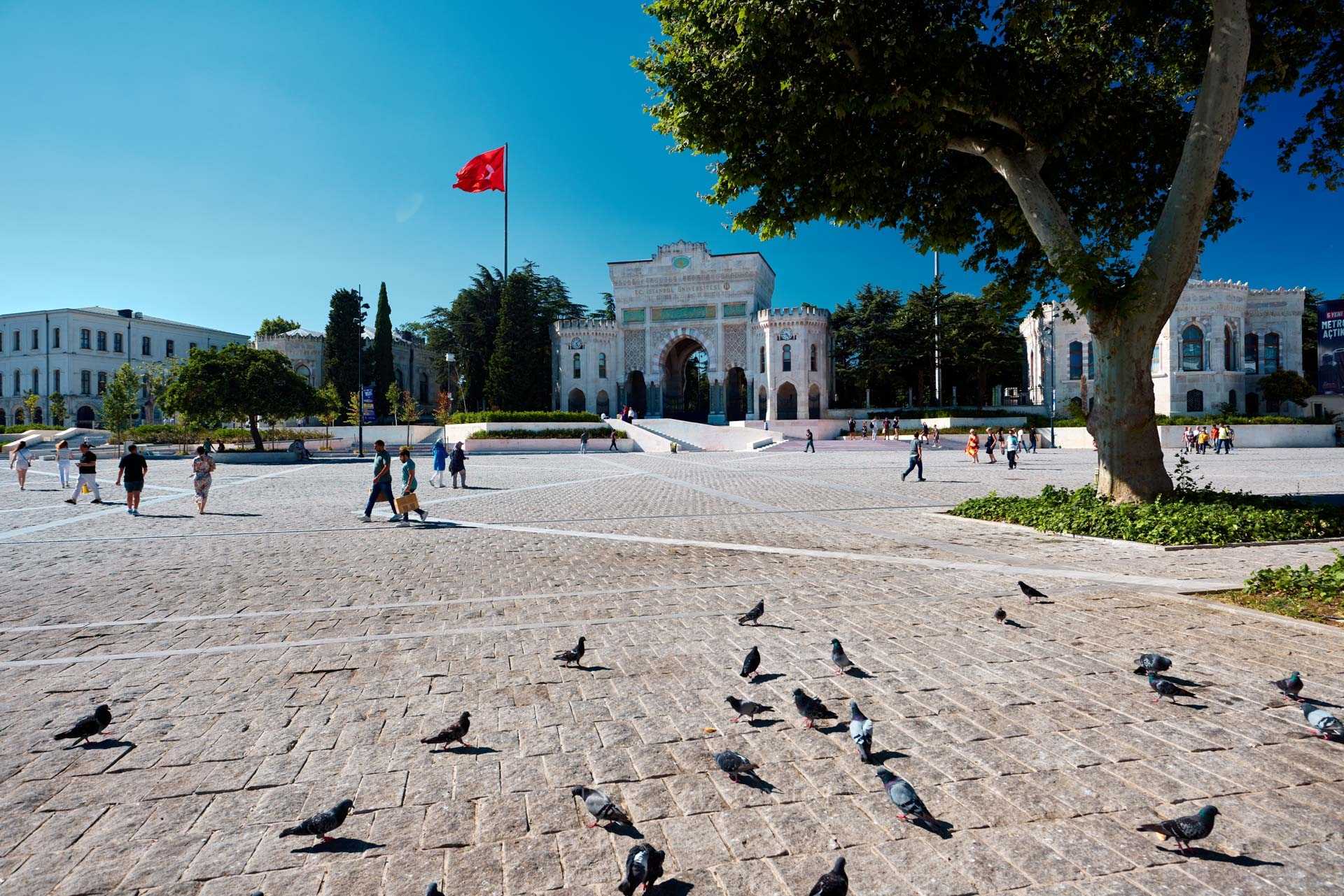 İstanbul Üniversitesi (Università di Istanbul) e Beyazıt Meydanı (Piazza Beyazit), Fatih -  Süleymaniye Mh., Istanbul