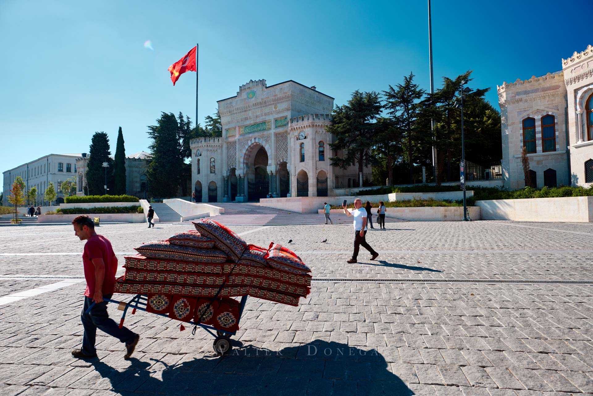 İstanbul Üniversitesi (Università di Istanbul) e Beyazıt Meydanı (Piazza Beyazit), Fatih -  Süleymaniye Mh., Istanbul