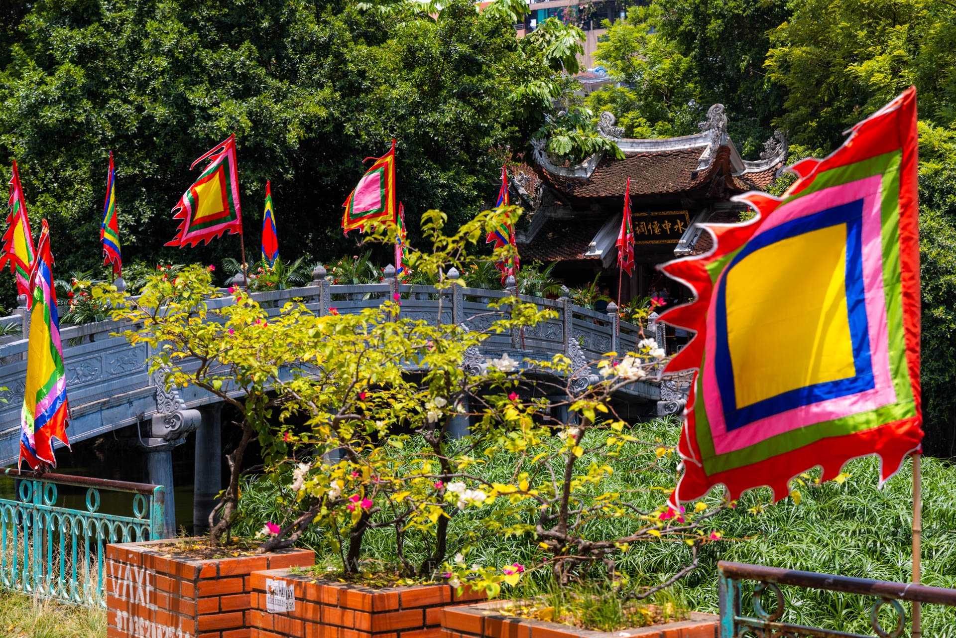 Hanoi Đền Thủy Trung Tiên